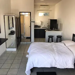 The Next Door Black And White Studio In Cabo Apartamento